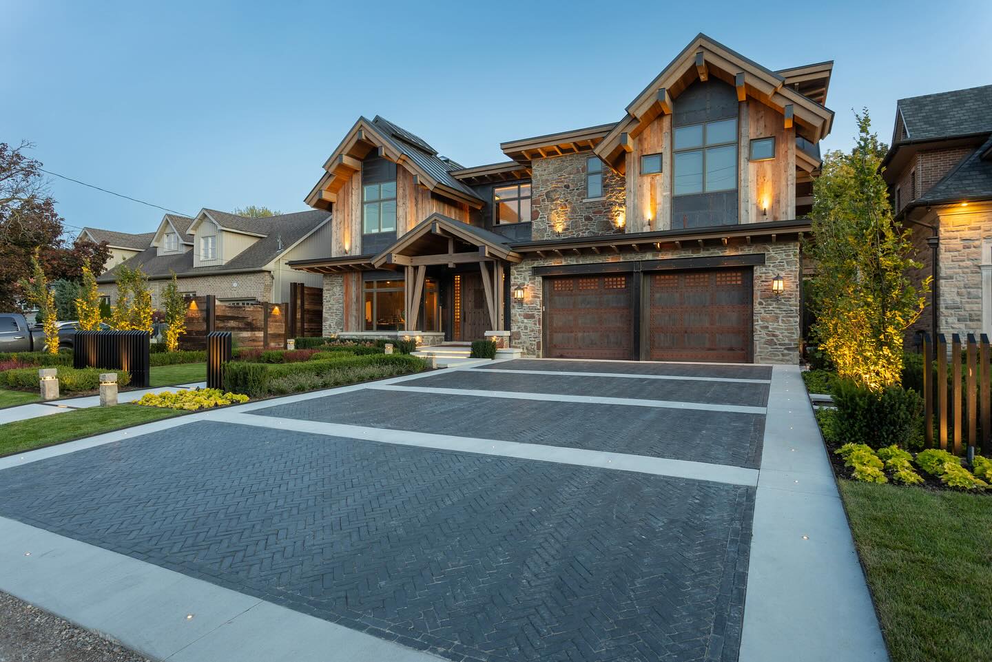 Patterned driveway with contrasting stone borders