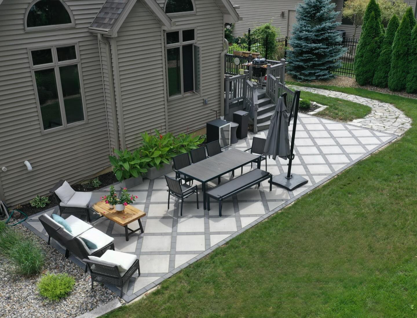 Patio with geometric paving borders